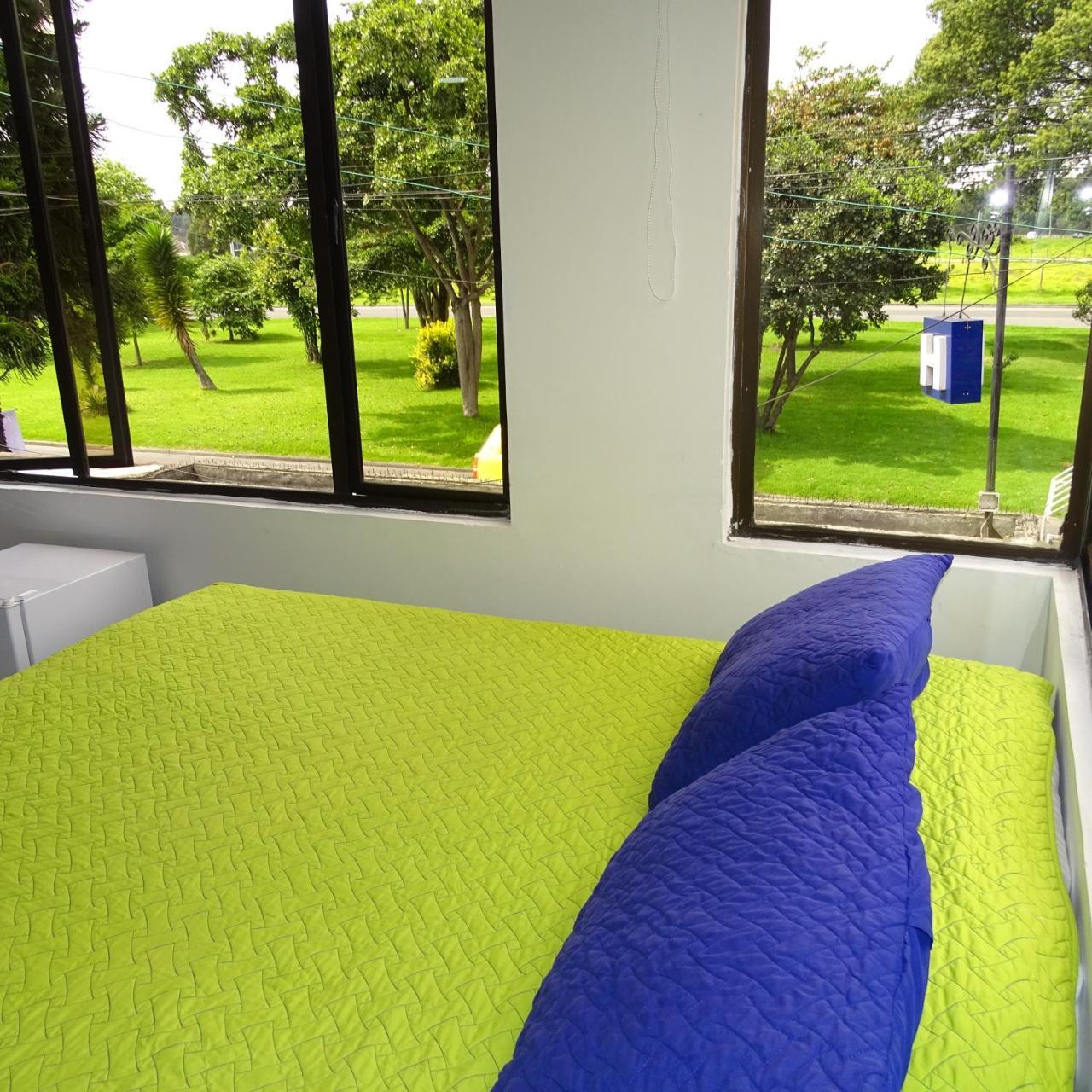 בוגוטה Violeta Park Hostel מראה חיצוני תמונה