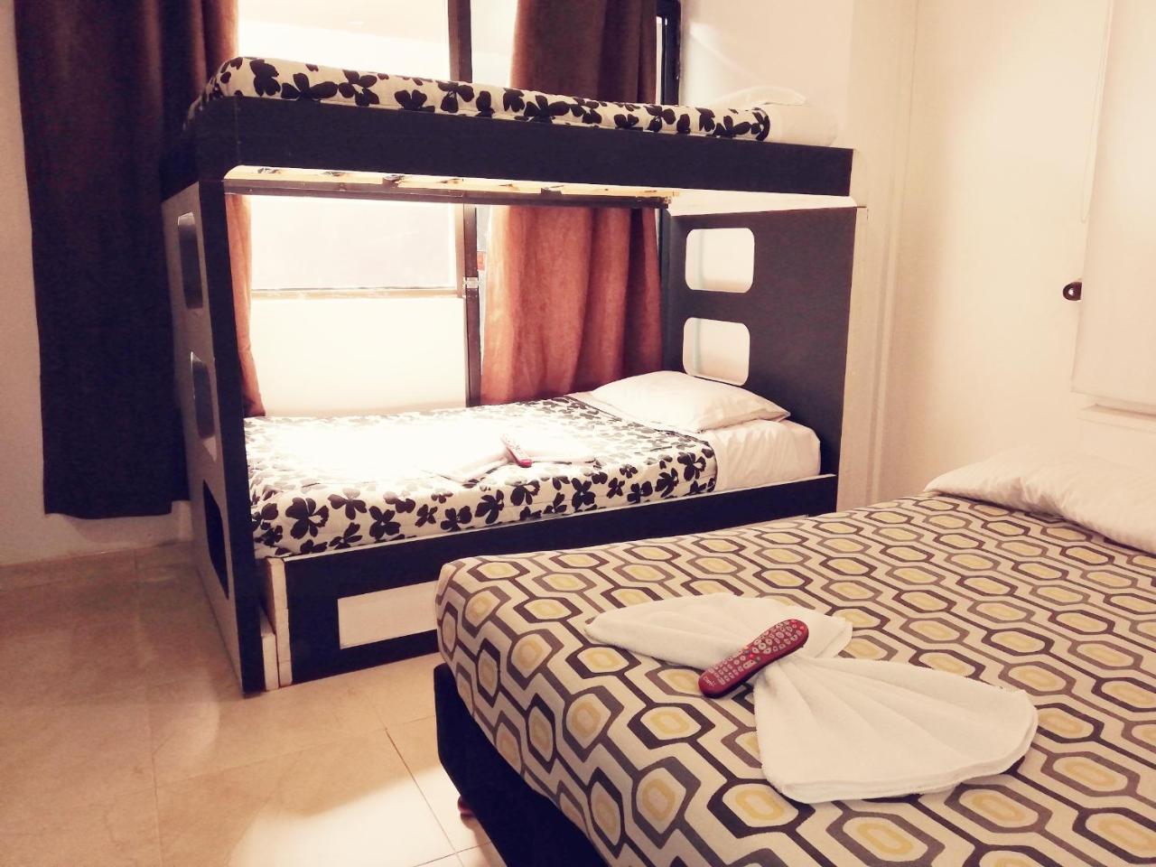 בוגוטה Violeta Park Hostel מראה חיצוני תמונה