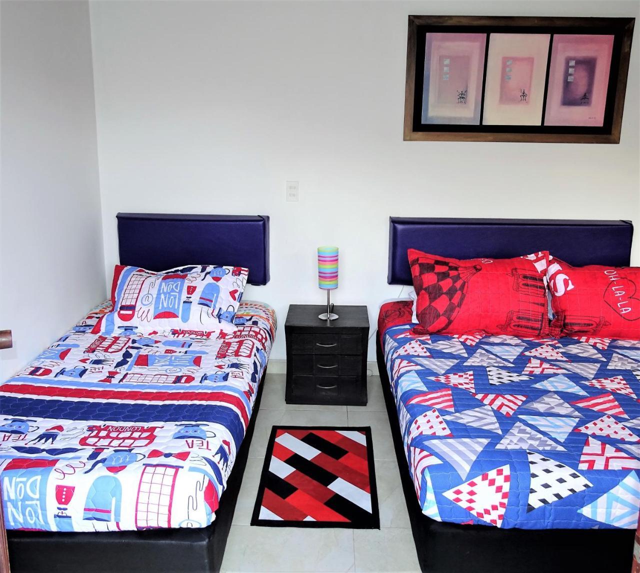 בוגוטה Violeta Park Hostel מראה חיצוני תמונה