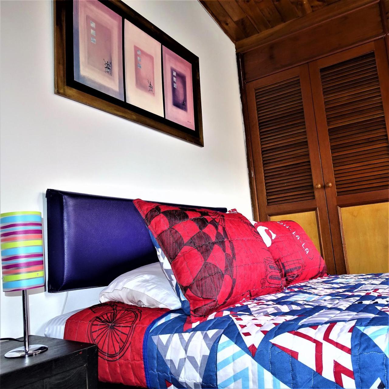 בוגוטה Violeta Park Hostel מראה חיצוני תמונה
