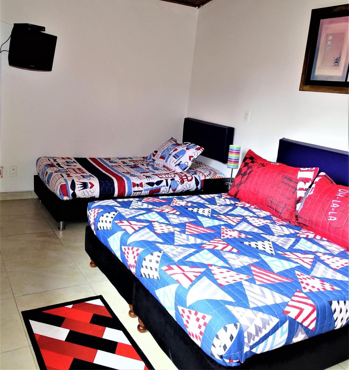 בוגוטה Violeta Park Hostel מראה חיצוני תמונה