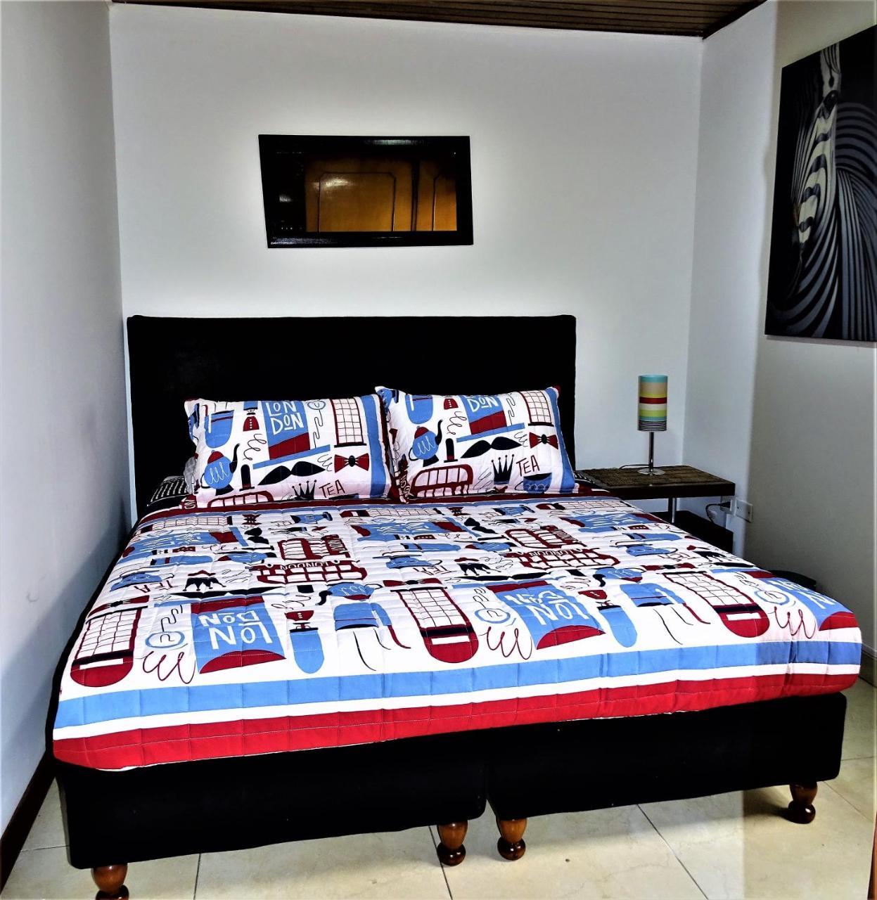 בוגוטה Violeta Park Hostel מראה חיצוני תמונה