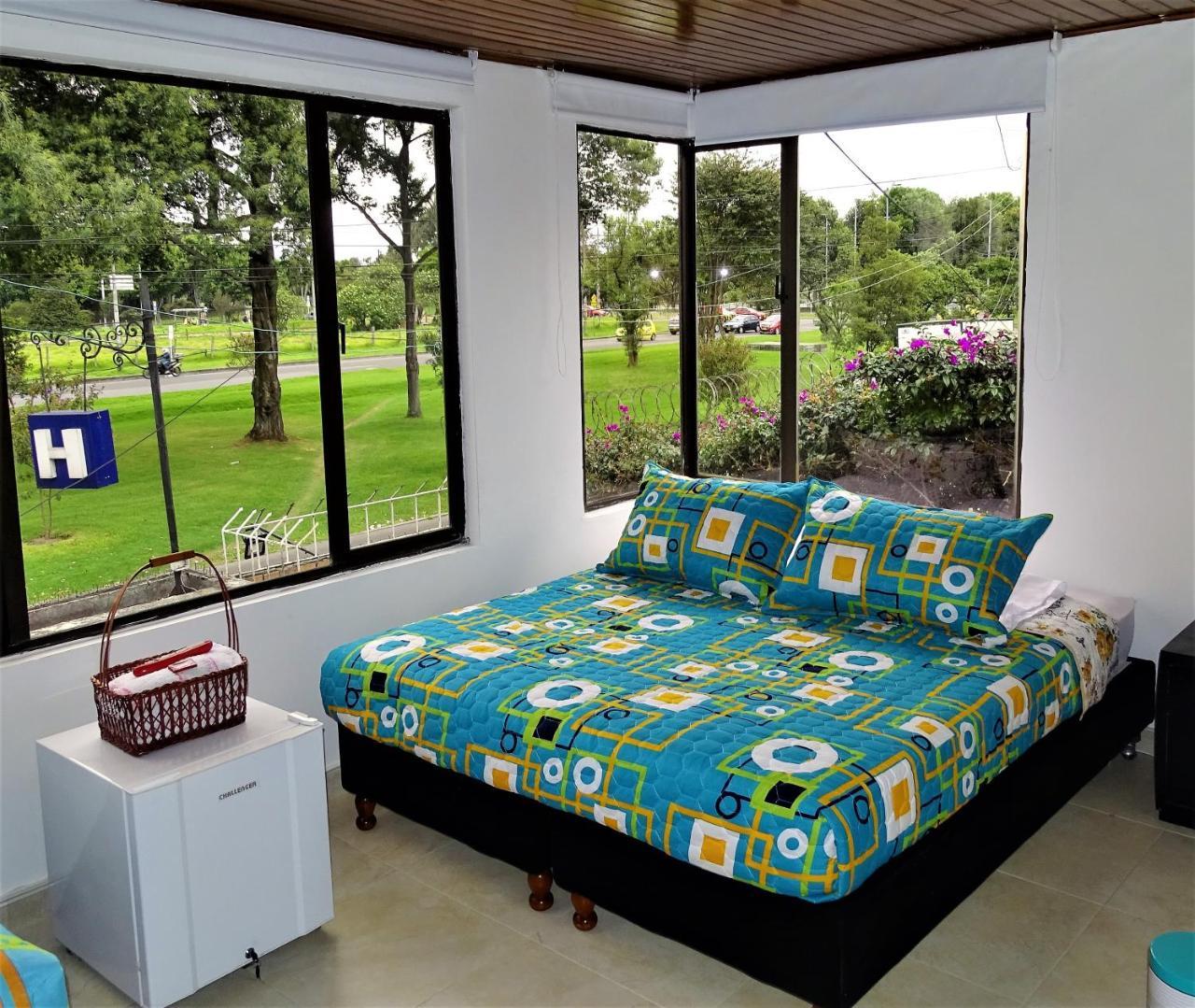 בוגוטה Violeta Park Hostel מראה חיצוני תמונה